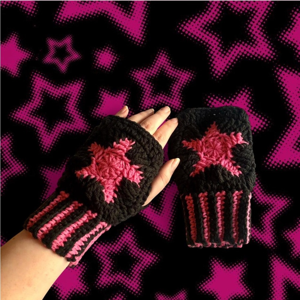 crochet black and pink star fingerless gloves/handwarmers